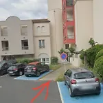 Apartamento équipé Avec Balcon à 800 M Du Centre Thermal *