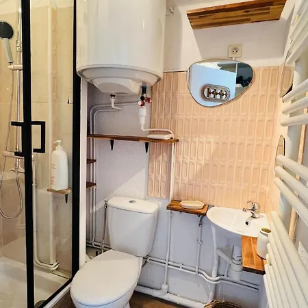 Equipe Avec Balcon A 800 M Du Centre Thermal *